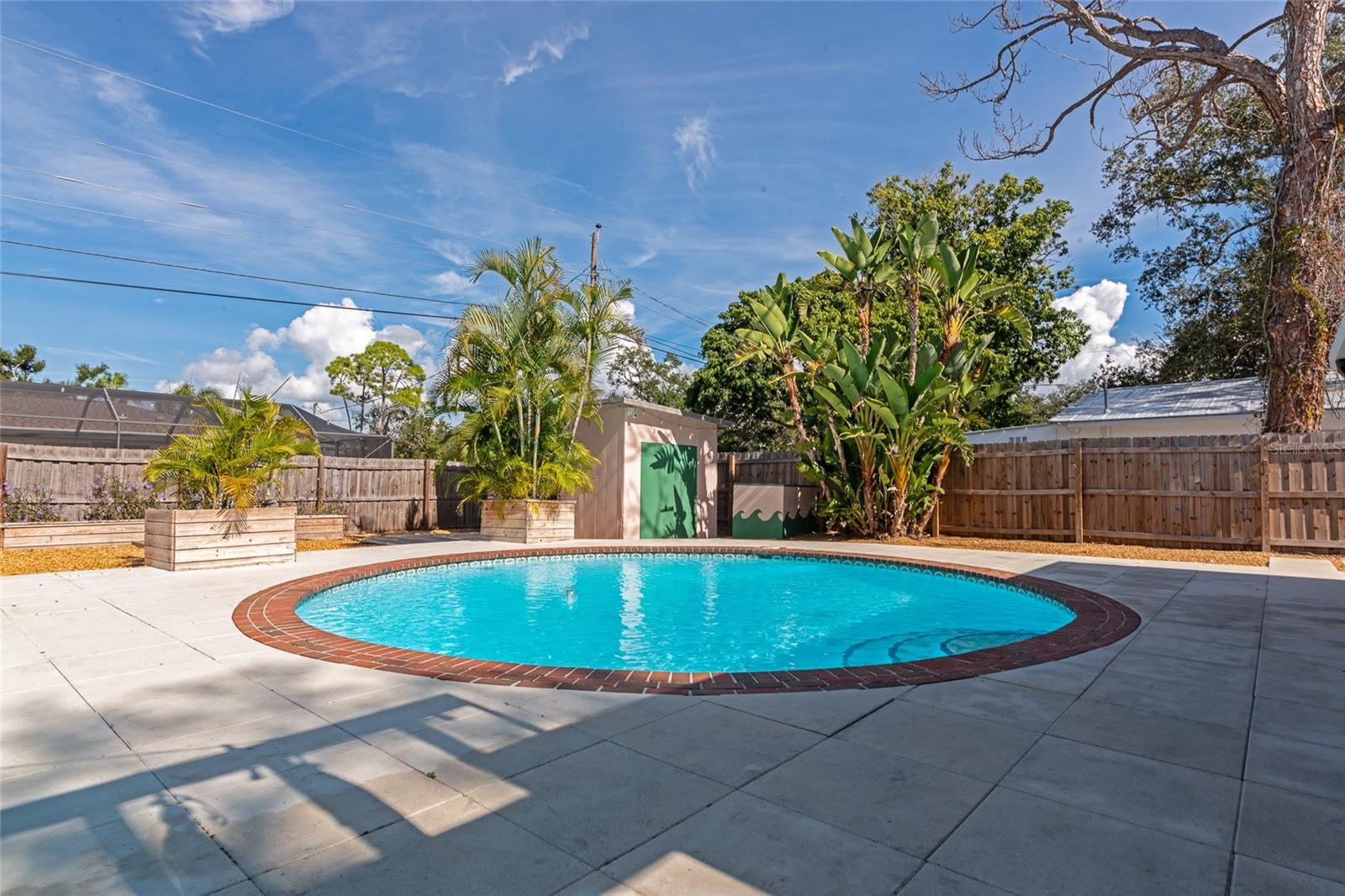 COLONIAL TERRACE - Residential