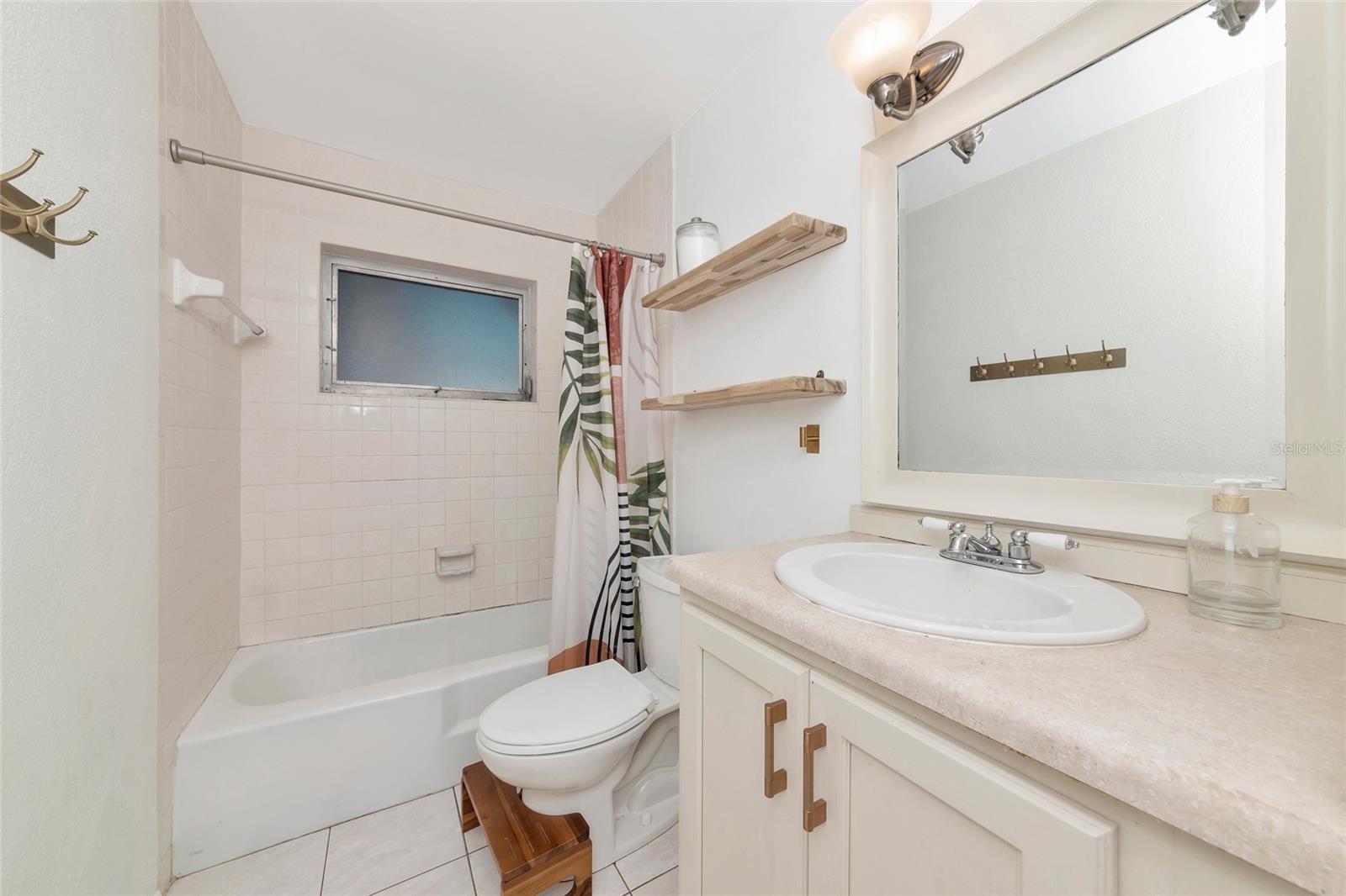 COLONIAL TERRACE - Residential