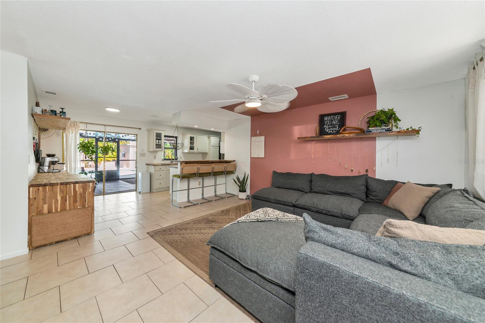 COLONIAL TERRACE - Residential