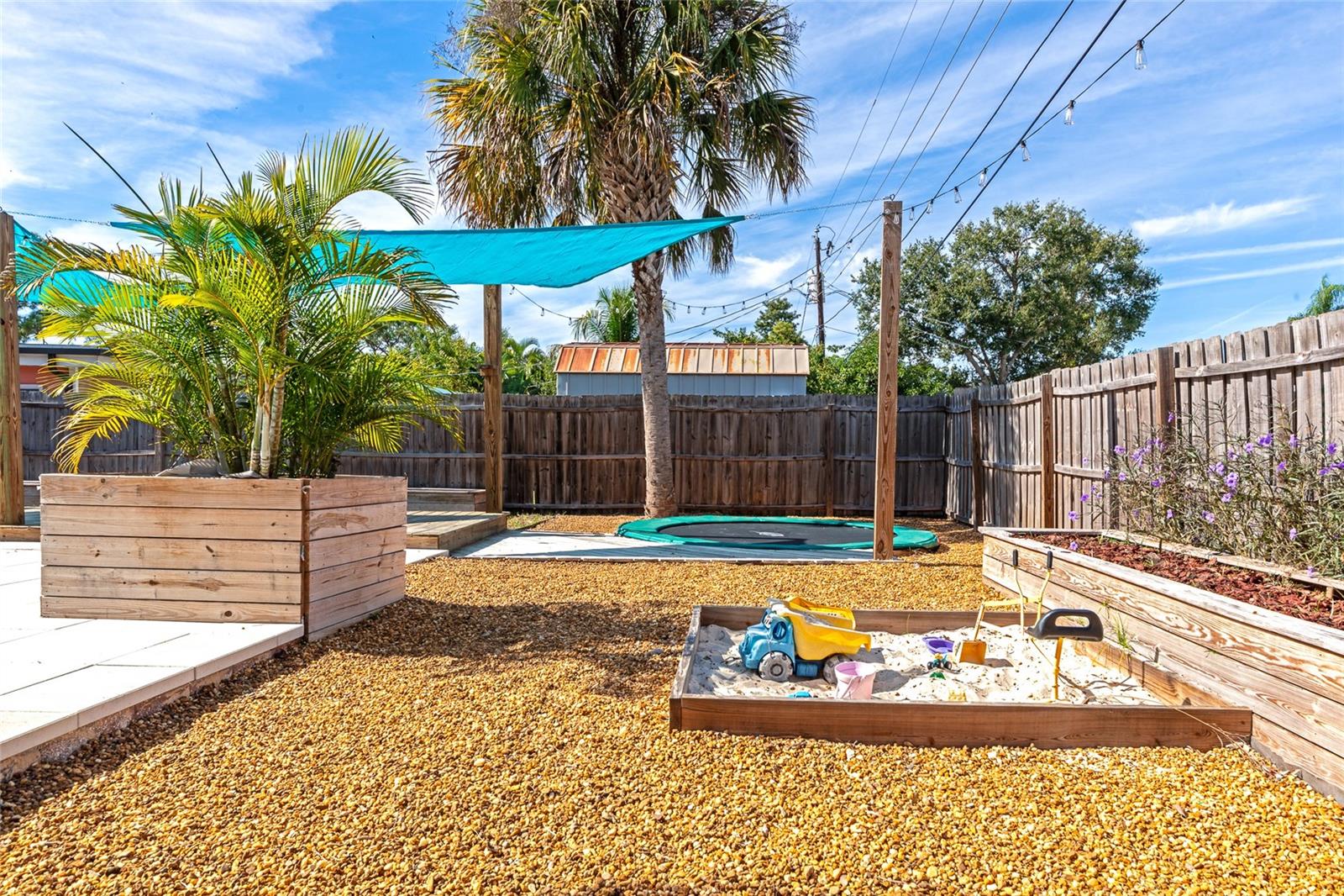 COLONIAL TERRACE - Residential