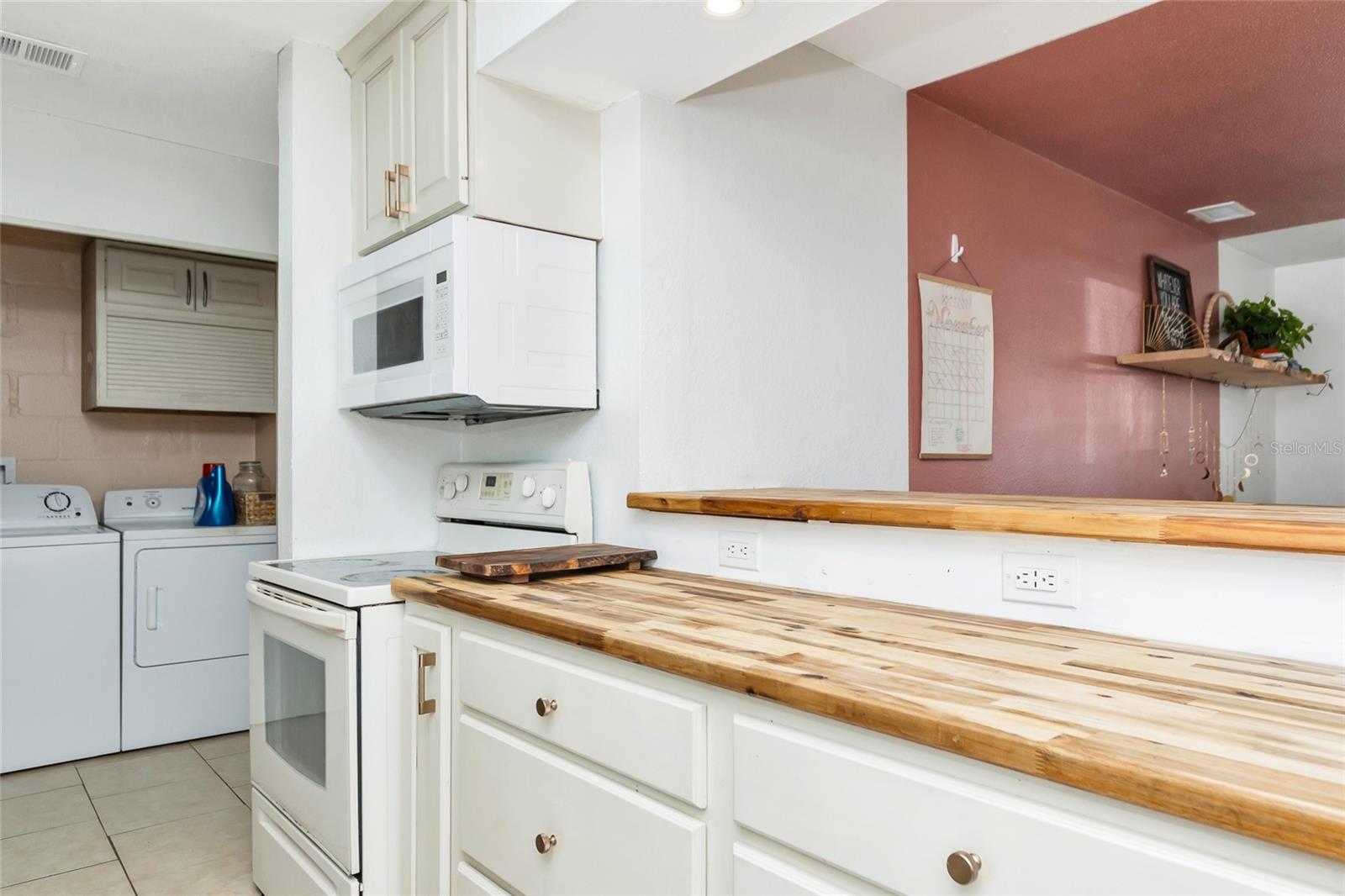 COLONIAL TERRACE - Residential