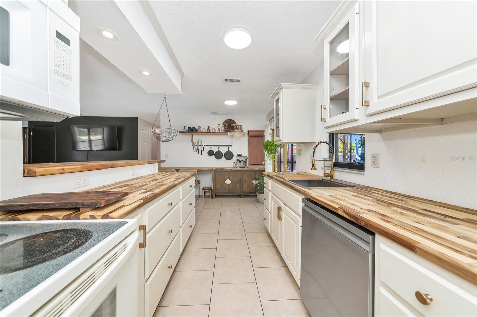 COLONIAL TERRACE - Residential