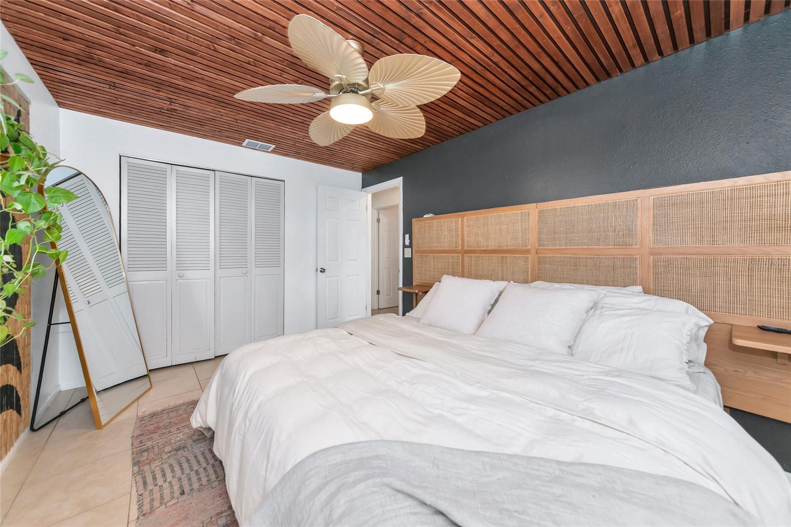 COLONIAL TERRACE - Residential