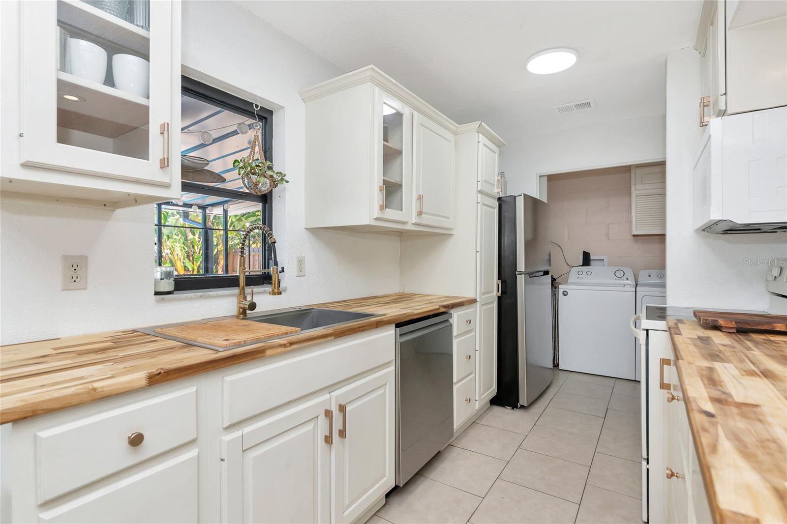 COLONIAL TERRACE - Residential