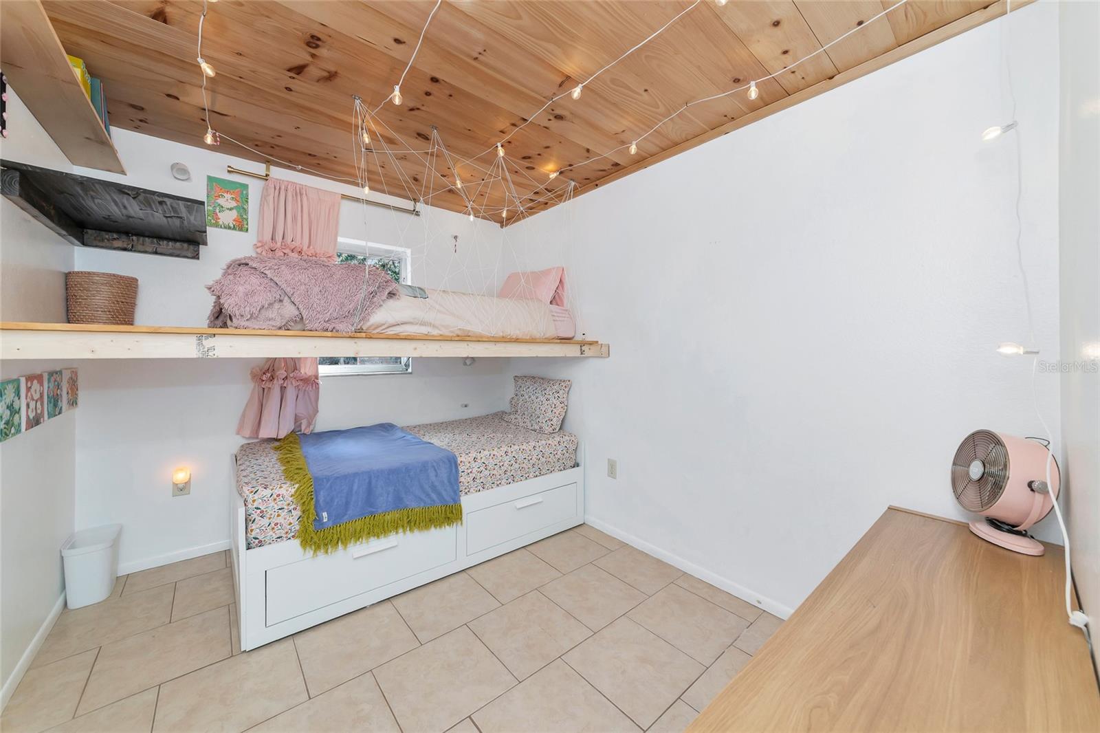 COLONIAL TERRACE - Residential