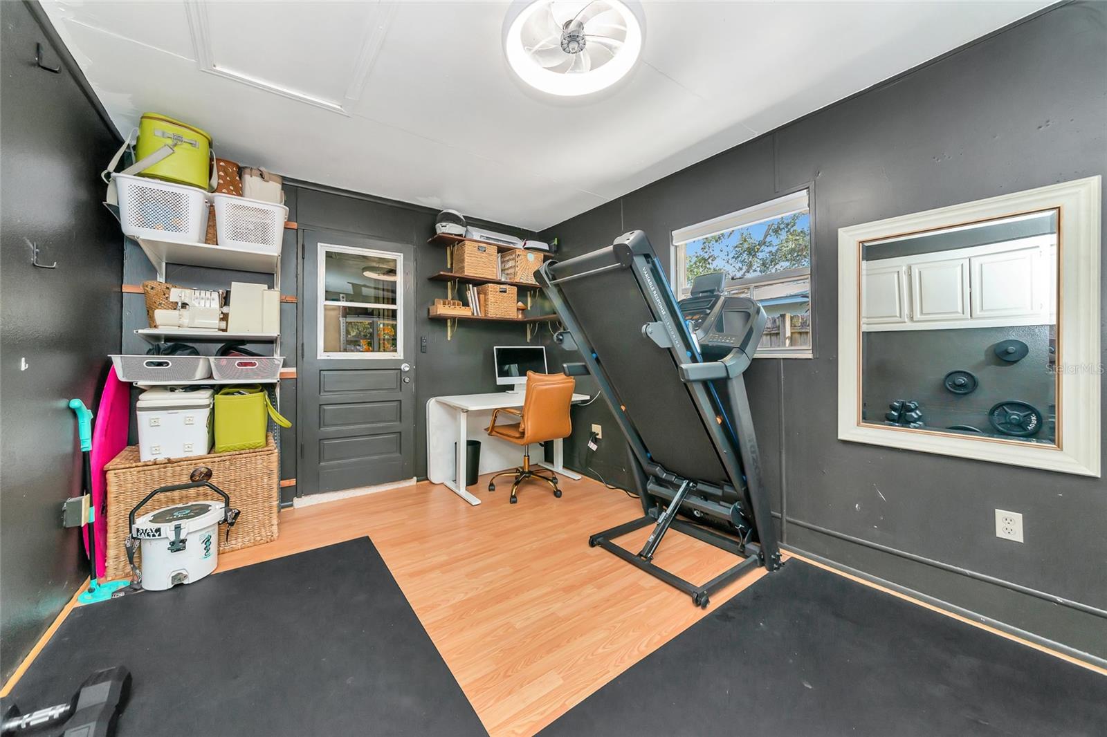 COLONIAL TERRACE - Residential