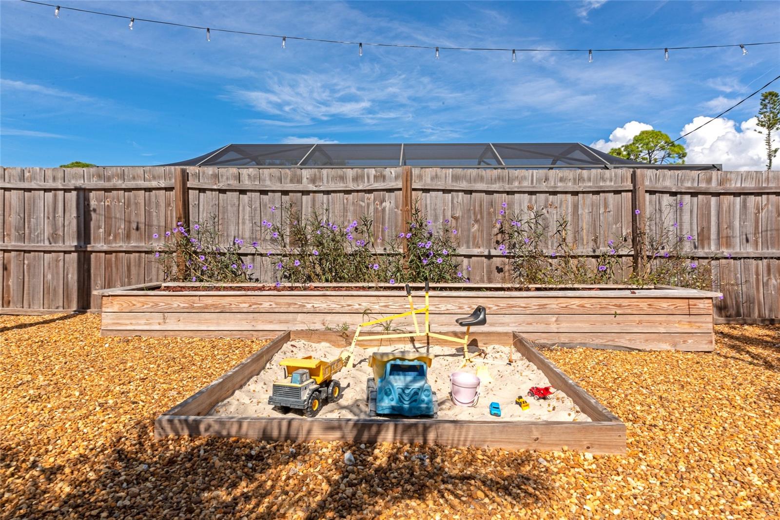 COLONIAL TERRACE - Residential