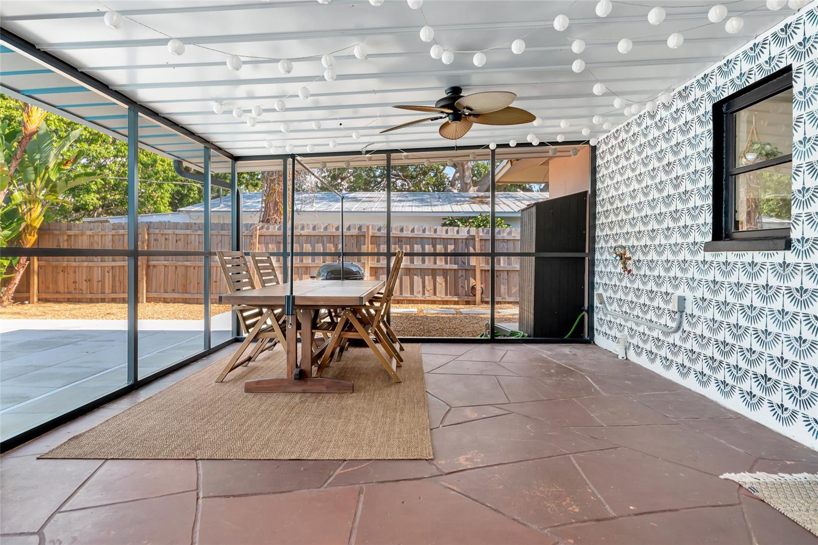 COLONIAL TERRACE - Residential