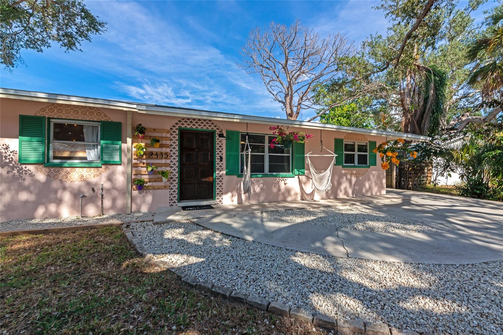 2835 WILLIAMSBURG STREET