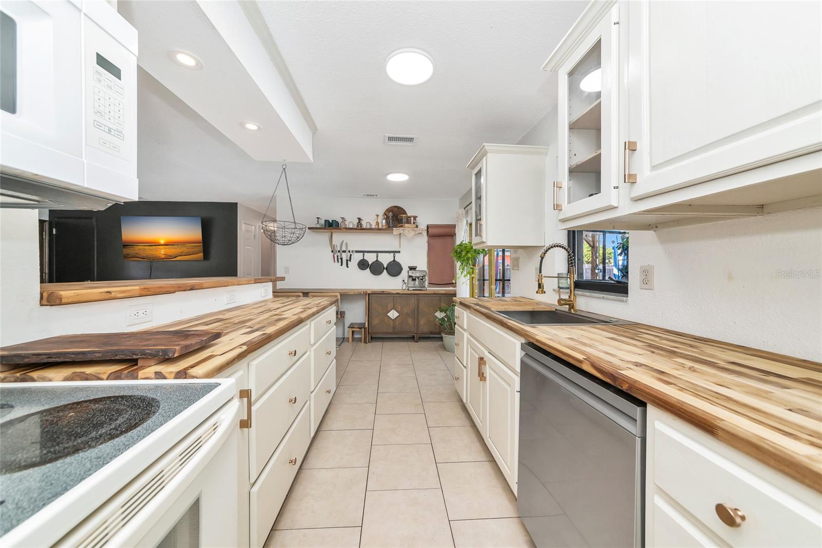 COLONIAL TERRACE - Residential