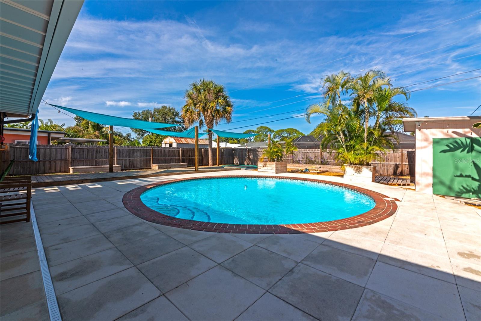 COLONIAL TERRACE - Residential