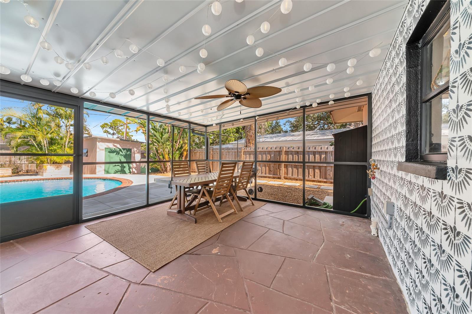 COLONIAL TERRACE - Residential