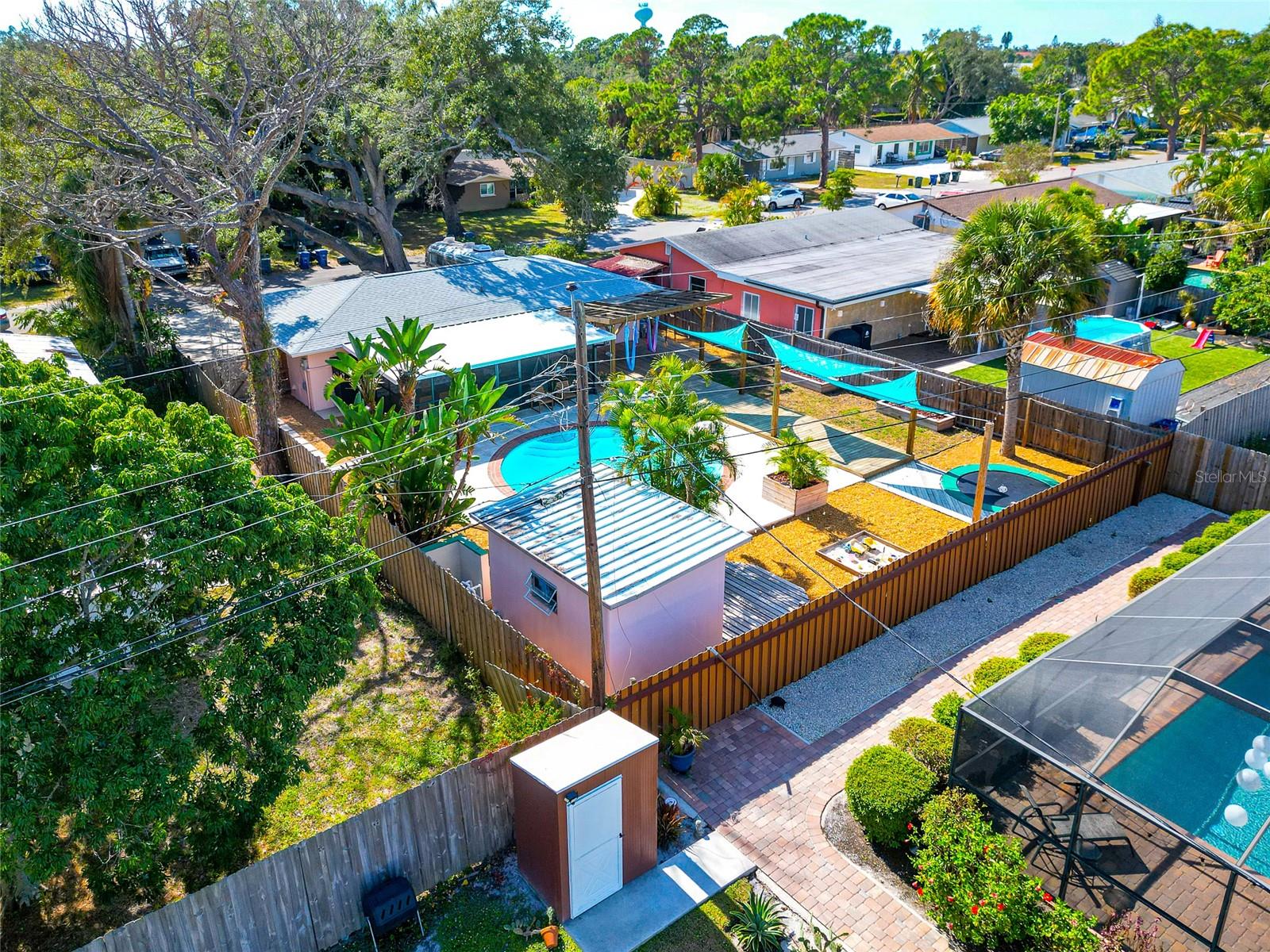 COLONIAL TERRACE - Residential