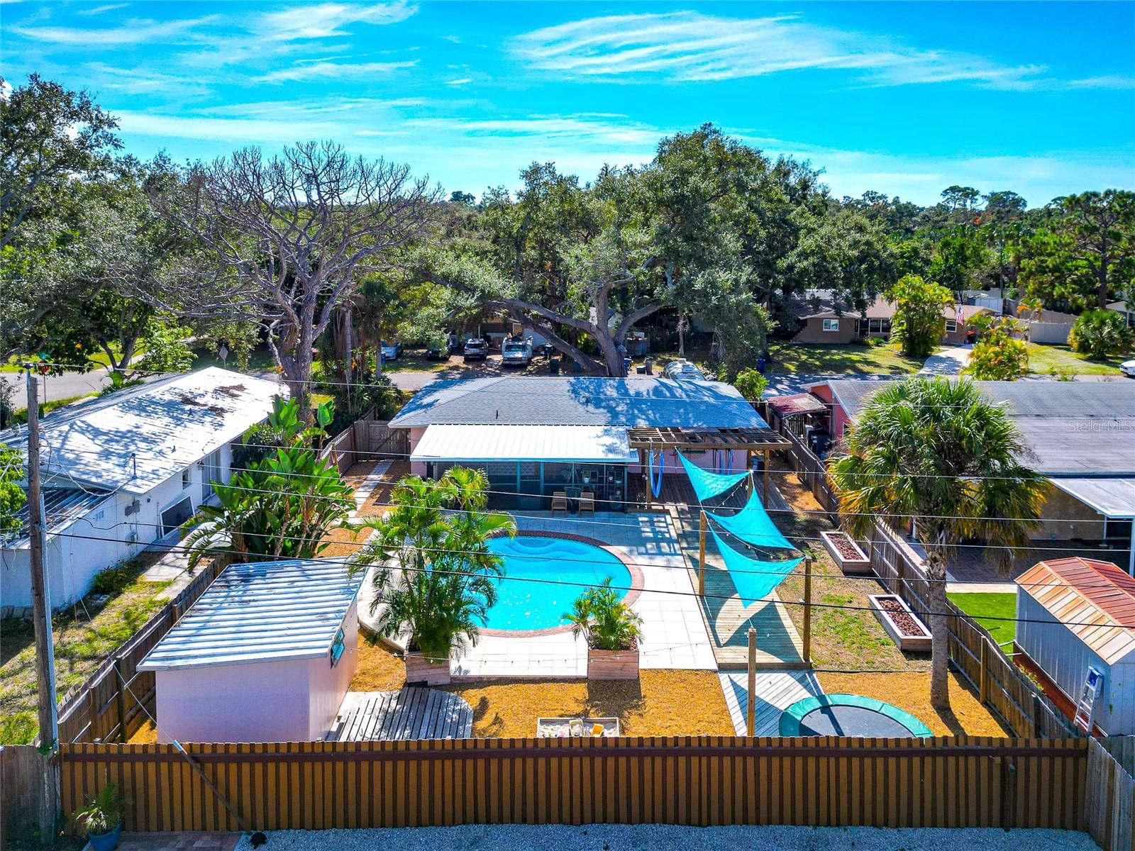 COLONIAL TERRACE - Residential