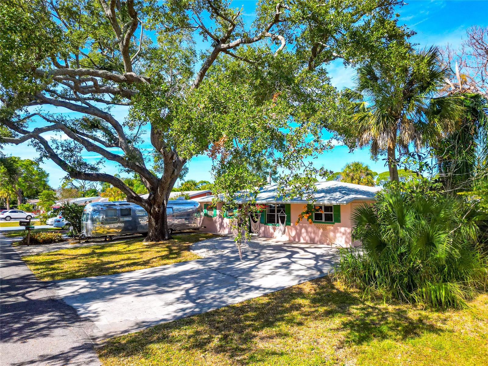 COLONIAL TERRACE - Residential