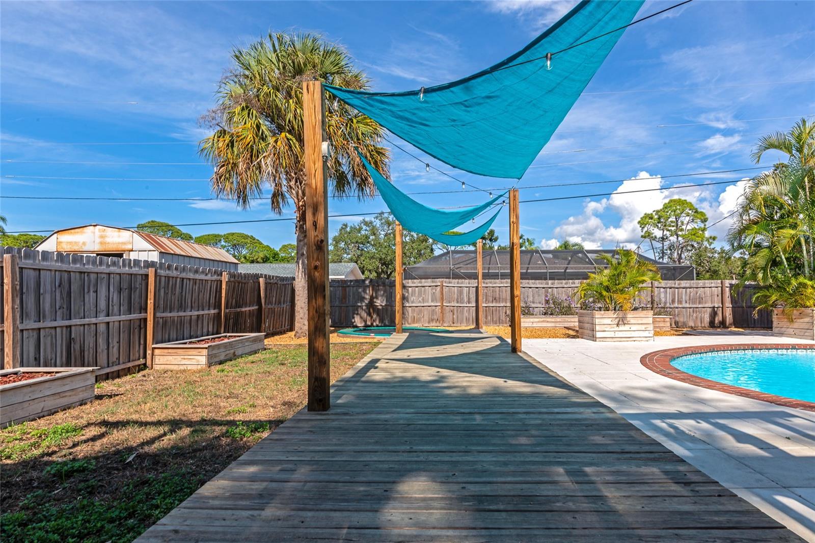 COLONIAL TERRACE - Residential