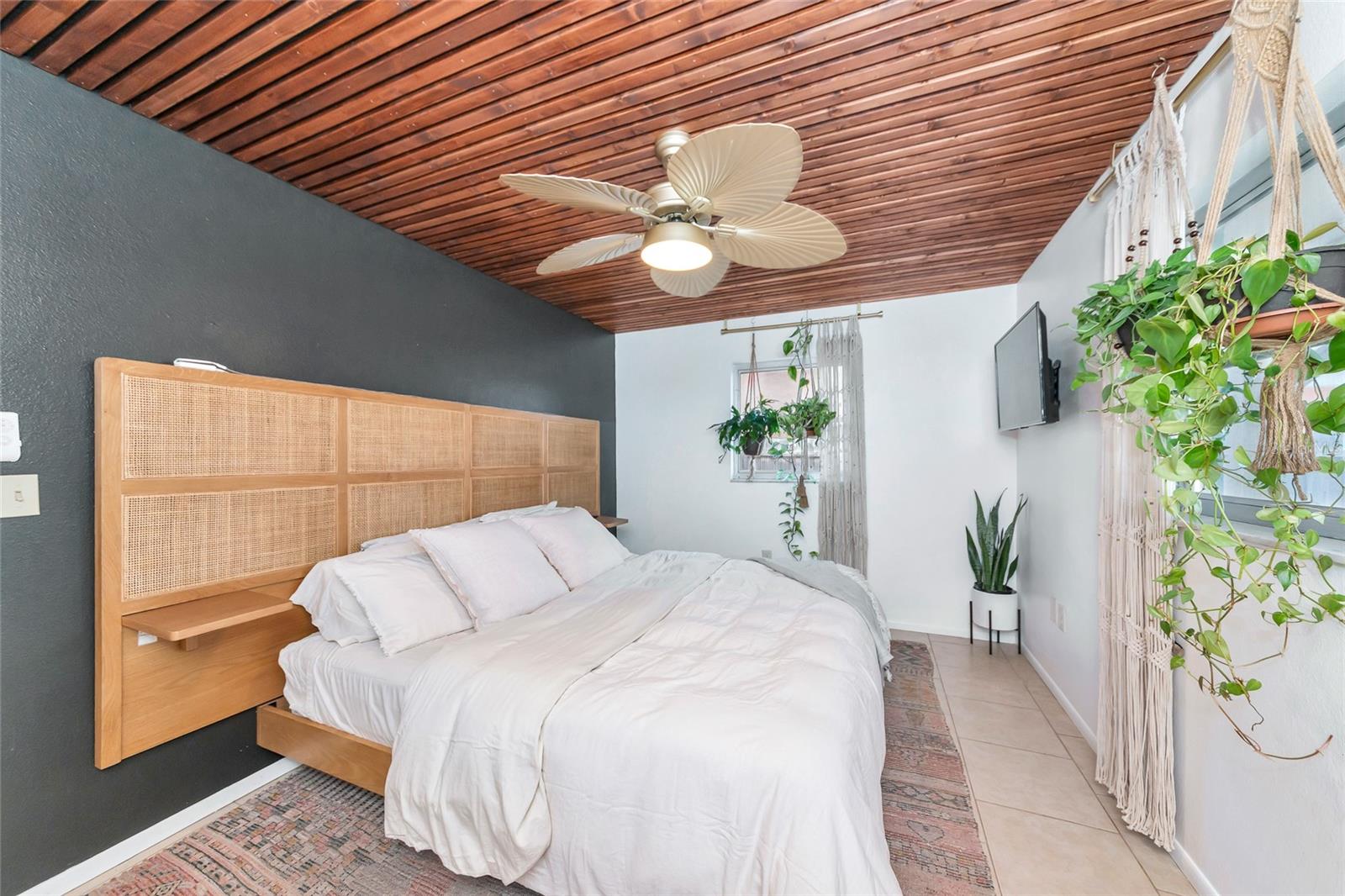 COLONIAL TERRACE - Residential