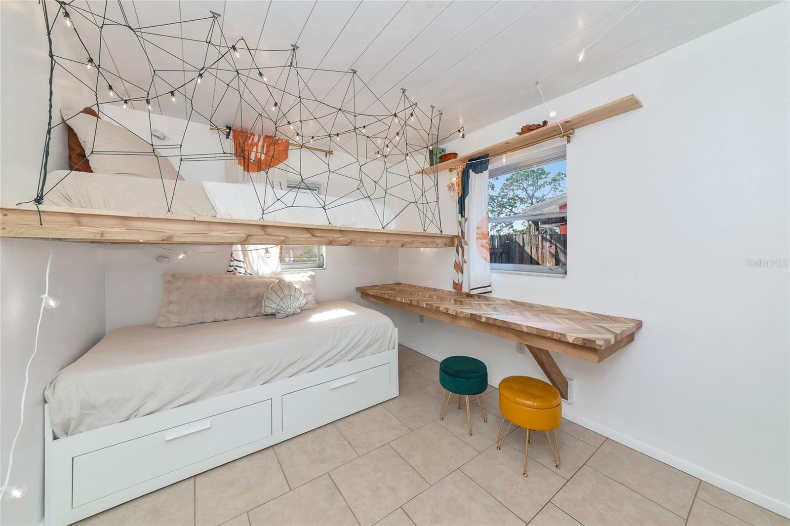 COLONIAL TERRACE - Residential