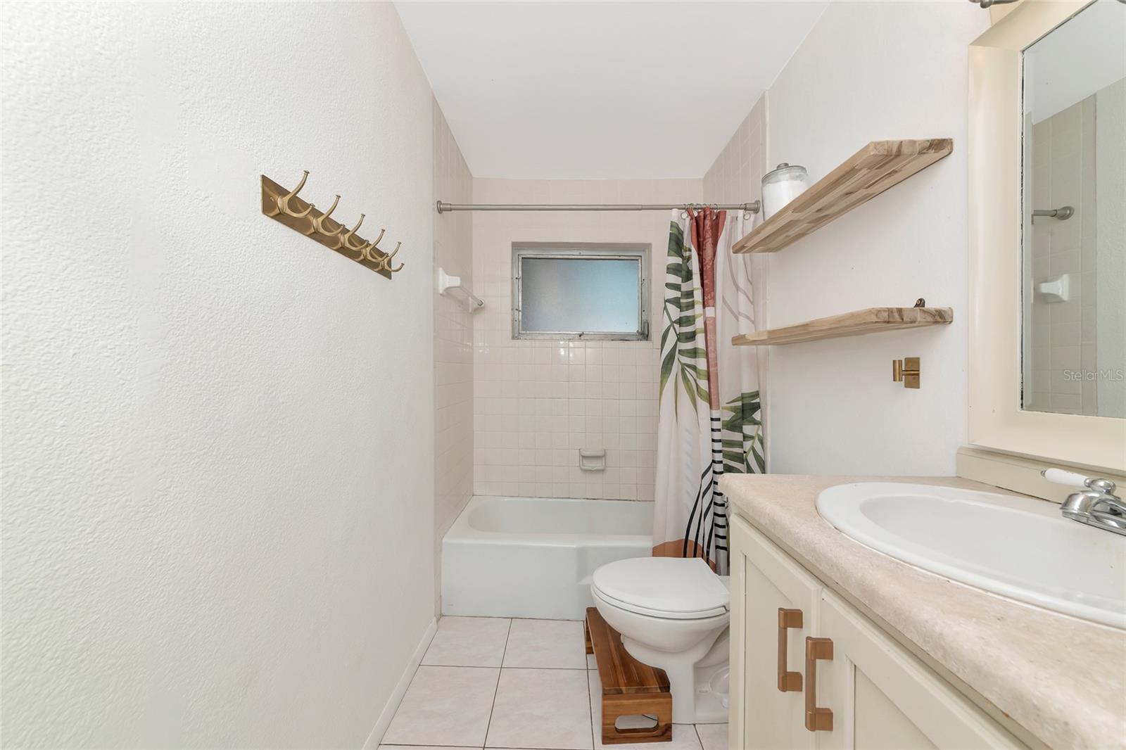 COLONIAL TERRACE - Residential