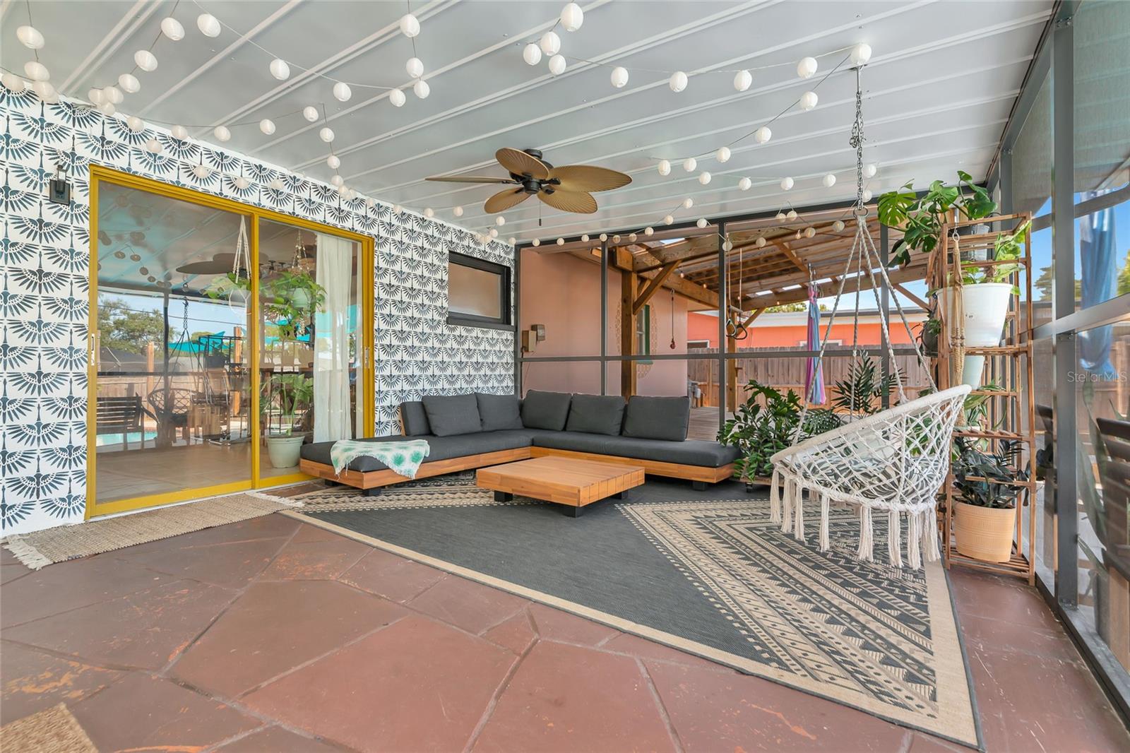 COLONIAL TERRACE - Residential