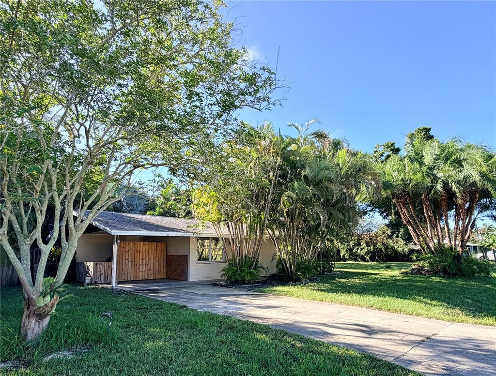 Photo of 225 Magnolia Road, Venice, FL 34293 (MLS # N6145890)