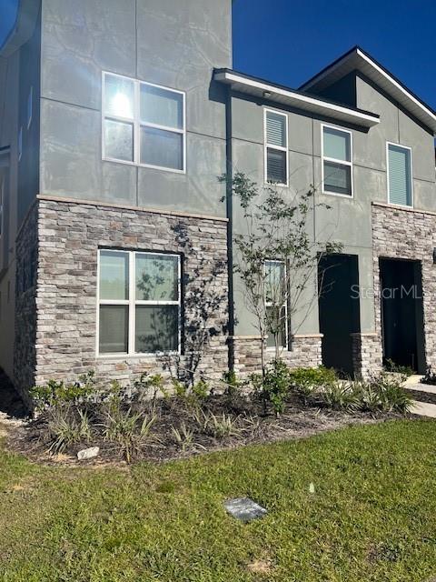 1672 TROPICAL PALMS CIRCLE