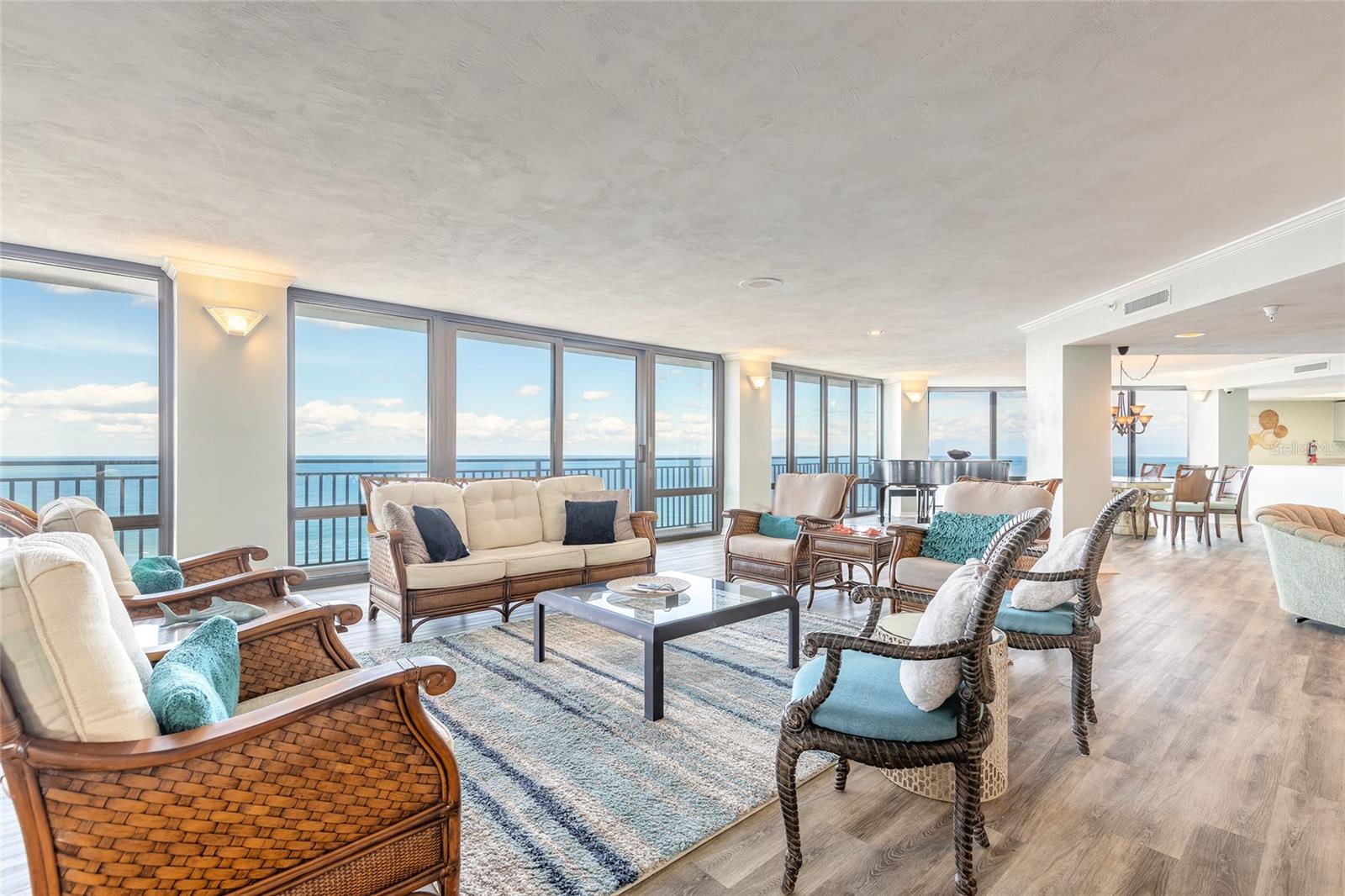 SHERWIN CONDO - Residential