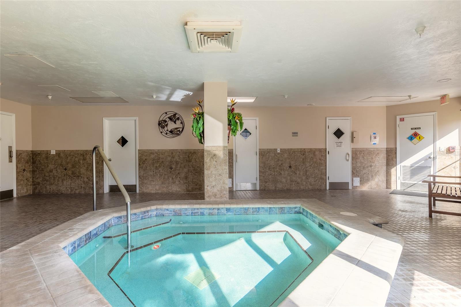 SHERWIN CONDO - Residential