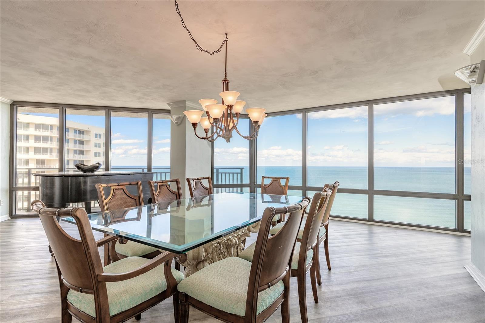 SHERWIN CONDO - Residential