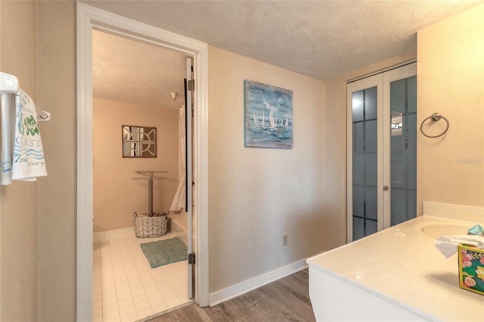 SHERWIN CONDO - Residential