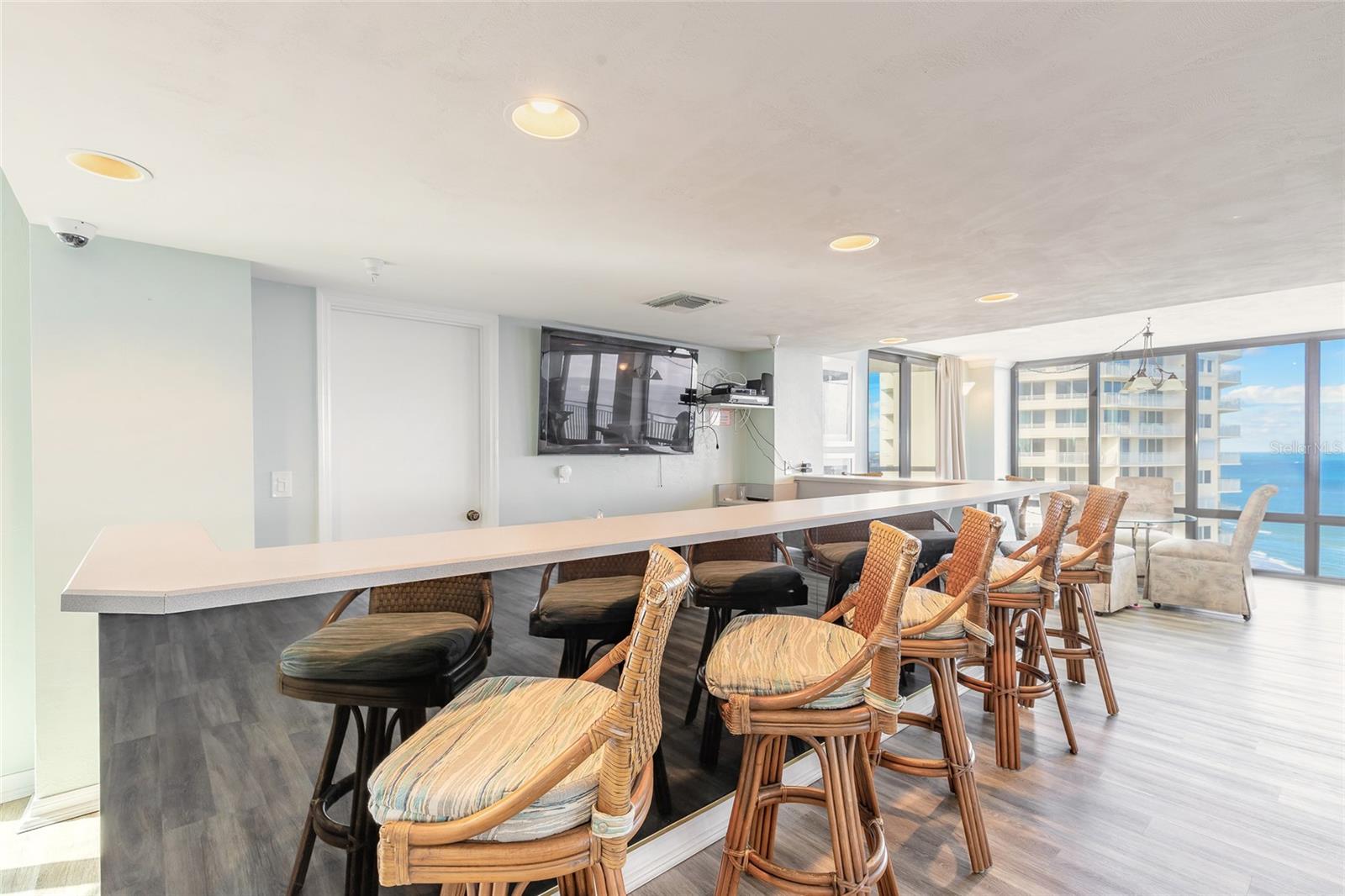 SHERWIN CONDO - Residential