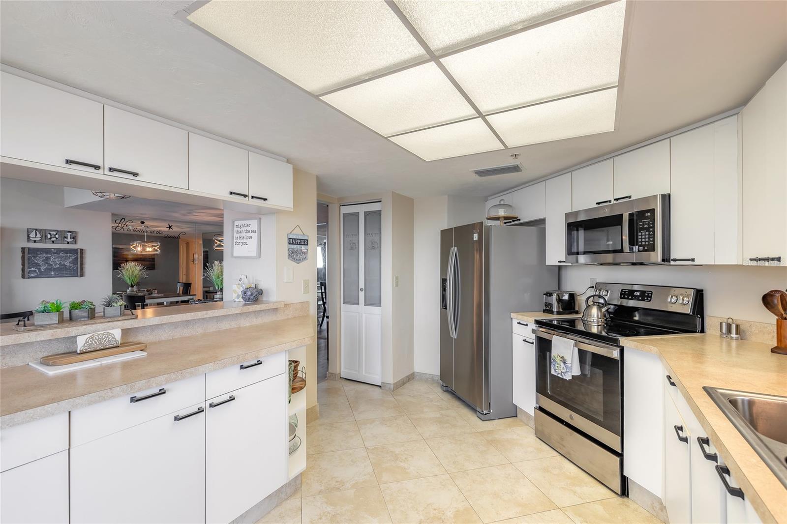 SHERWIN CONDO - Residential