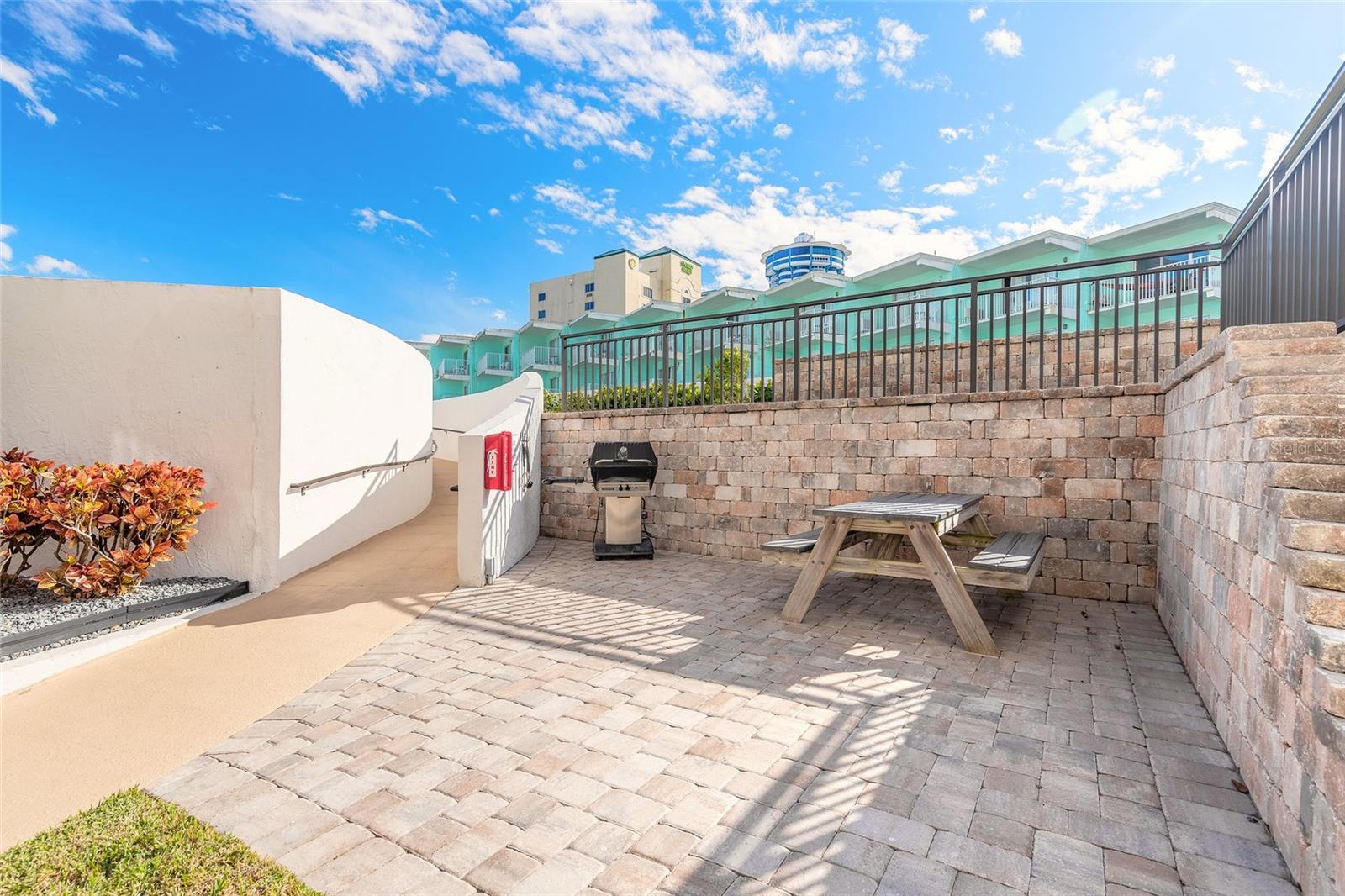 SHERWIN CONDO - Residential