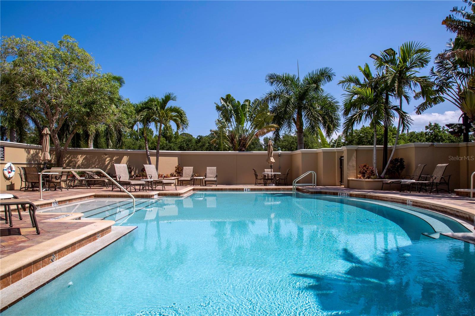 BROADWAY PROMENADE - Residential