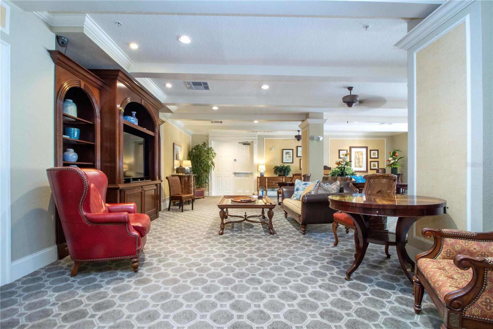 BROADWAY PROMENADE - Residential