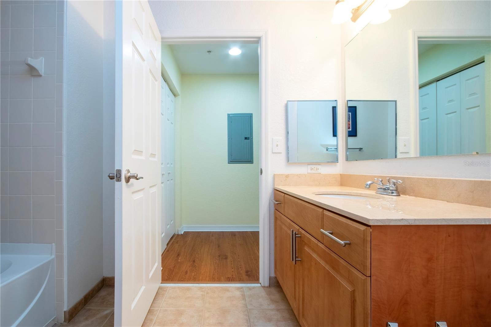 BROADWAY PROMENADE - Residential