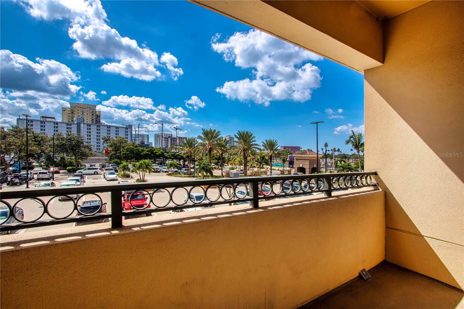 BROADWAY PROMENADE - Residential