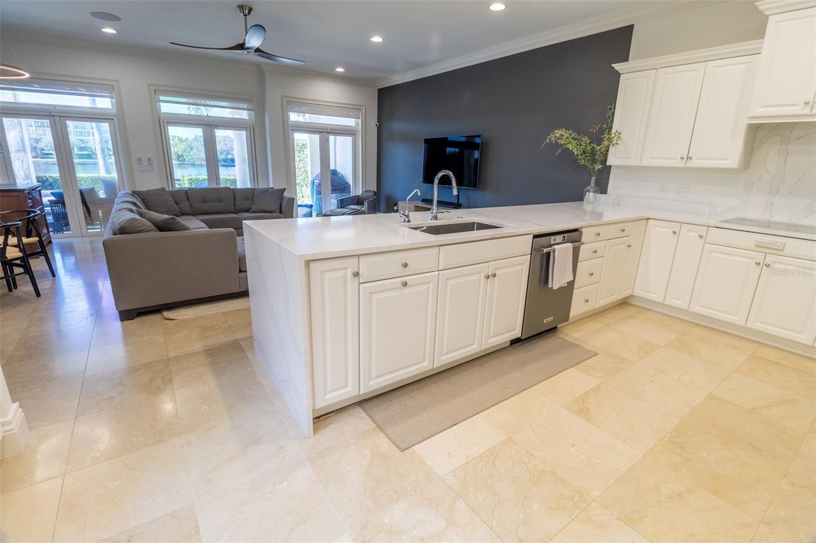 ST TROPEZ AT HARBOR ISLAND PHA - Residential