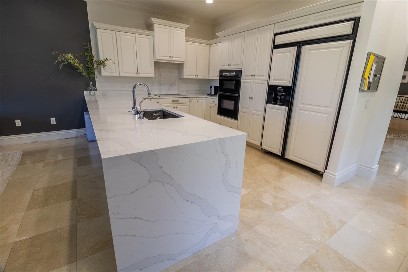 ST TROPEZ AT HARBOR ISLAND PHA - Residential