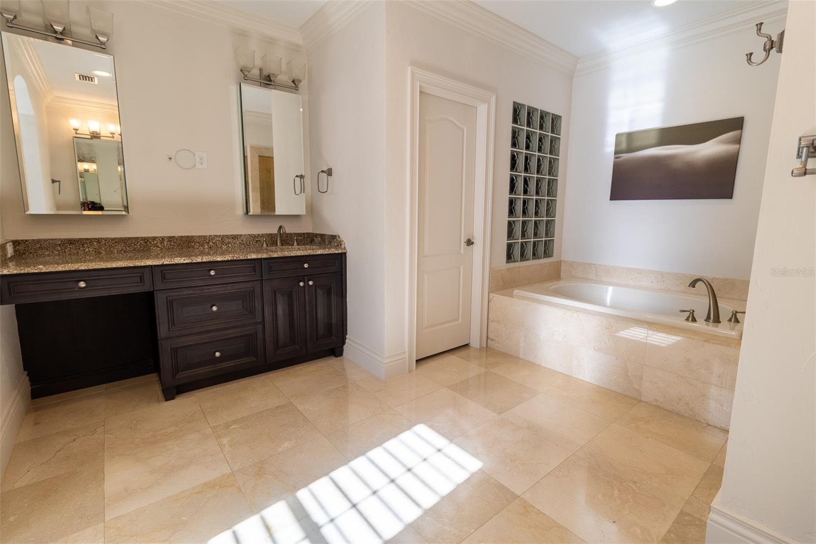 ST TROPEZ AT HARBOR ISLAND PHA - Residential