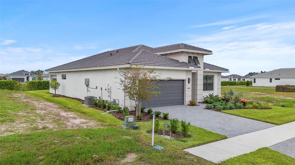 Photo of 18119 Cresswind Terrace, Lakewood Ranch, FL 34211 (MLS # O6345527)