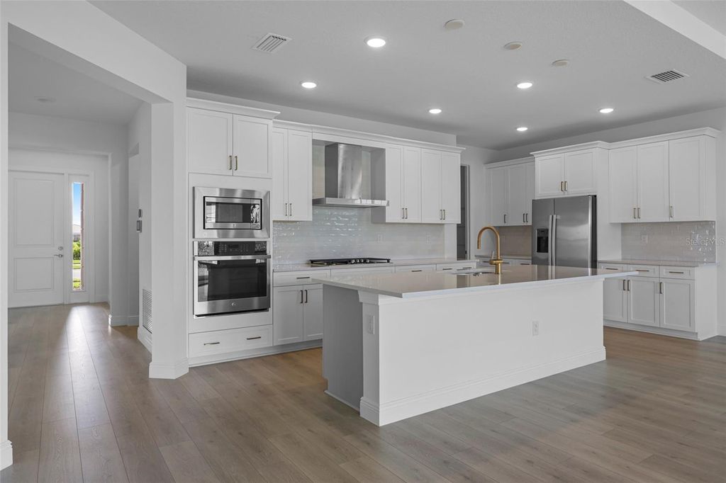 Photo of 18119 Cresswind Terrace, Lakewood Ranch, FL 34211 (MLS # O6345527)
