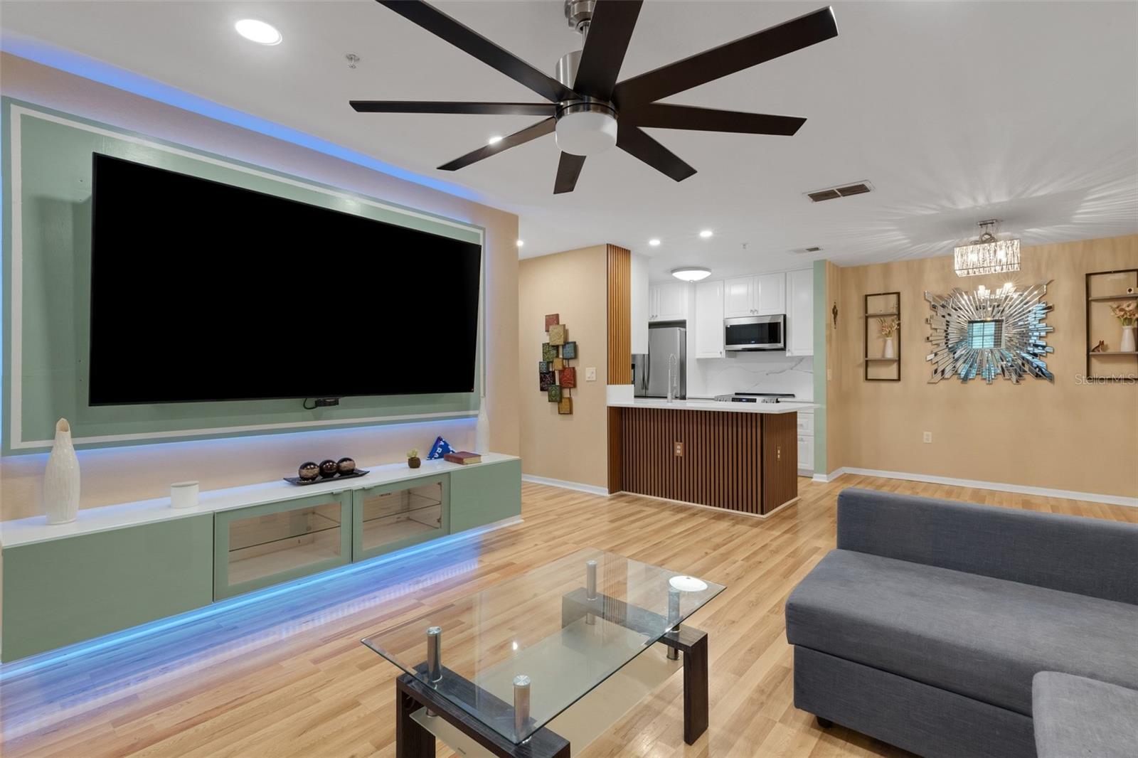 8809 MANOR LOOP 101