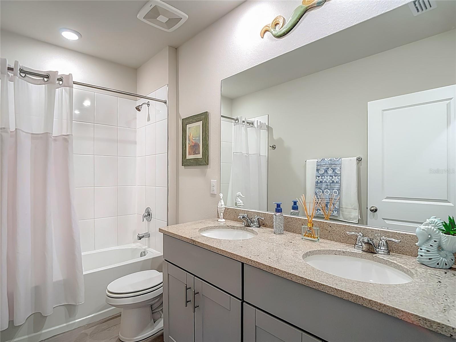 THE OAKS OF SPRING HILL - Residential