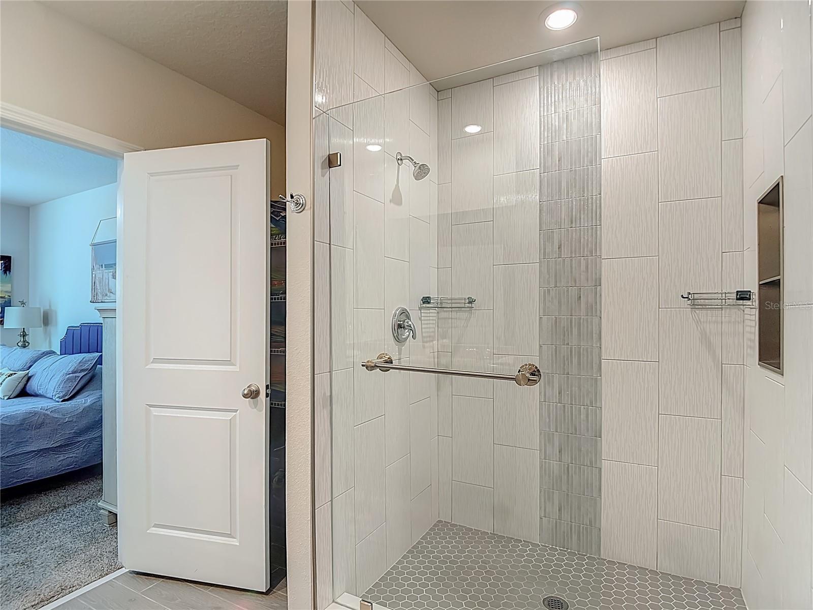 THE OAKS OF SPRING HILL - Residential