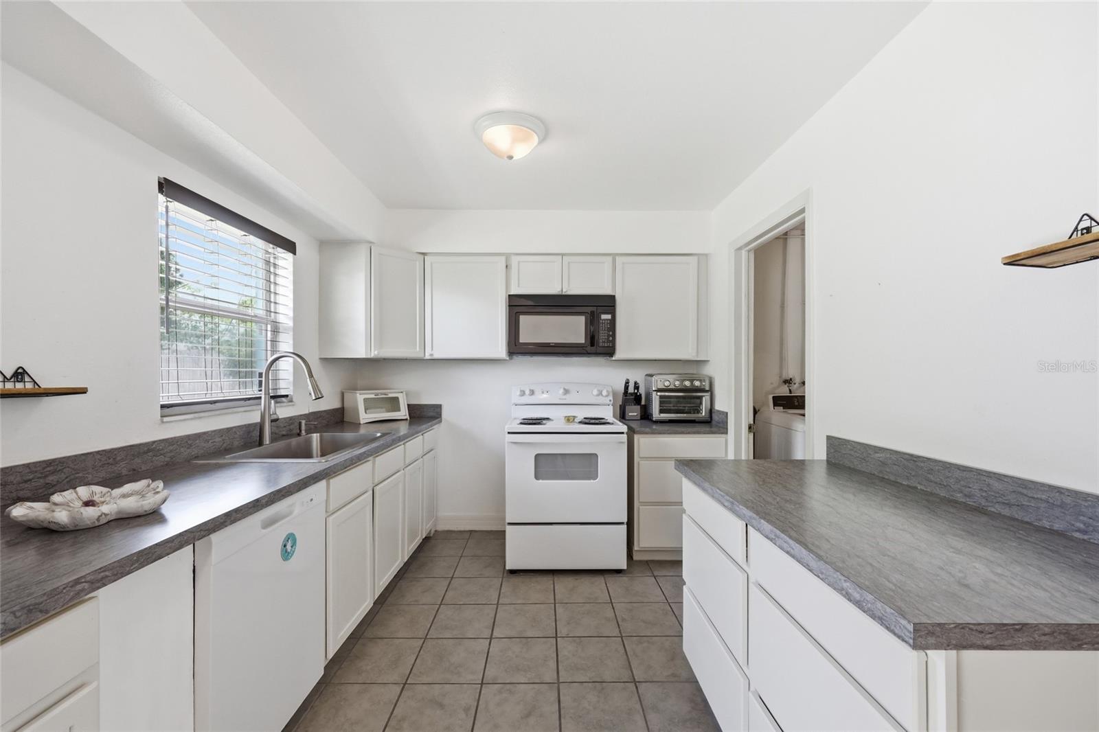 SKY LAKE OAK RIDGE SEC - Residential