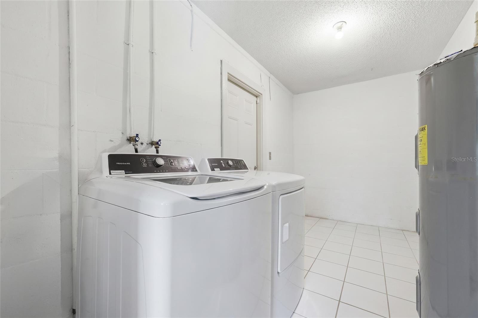 SKY LAKE OAK RIDGE SEC - Residential