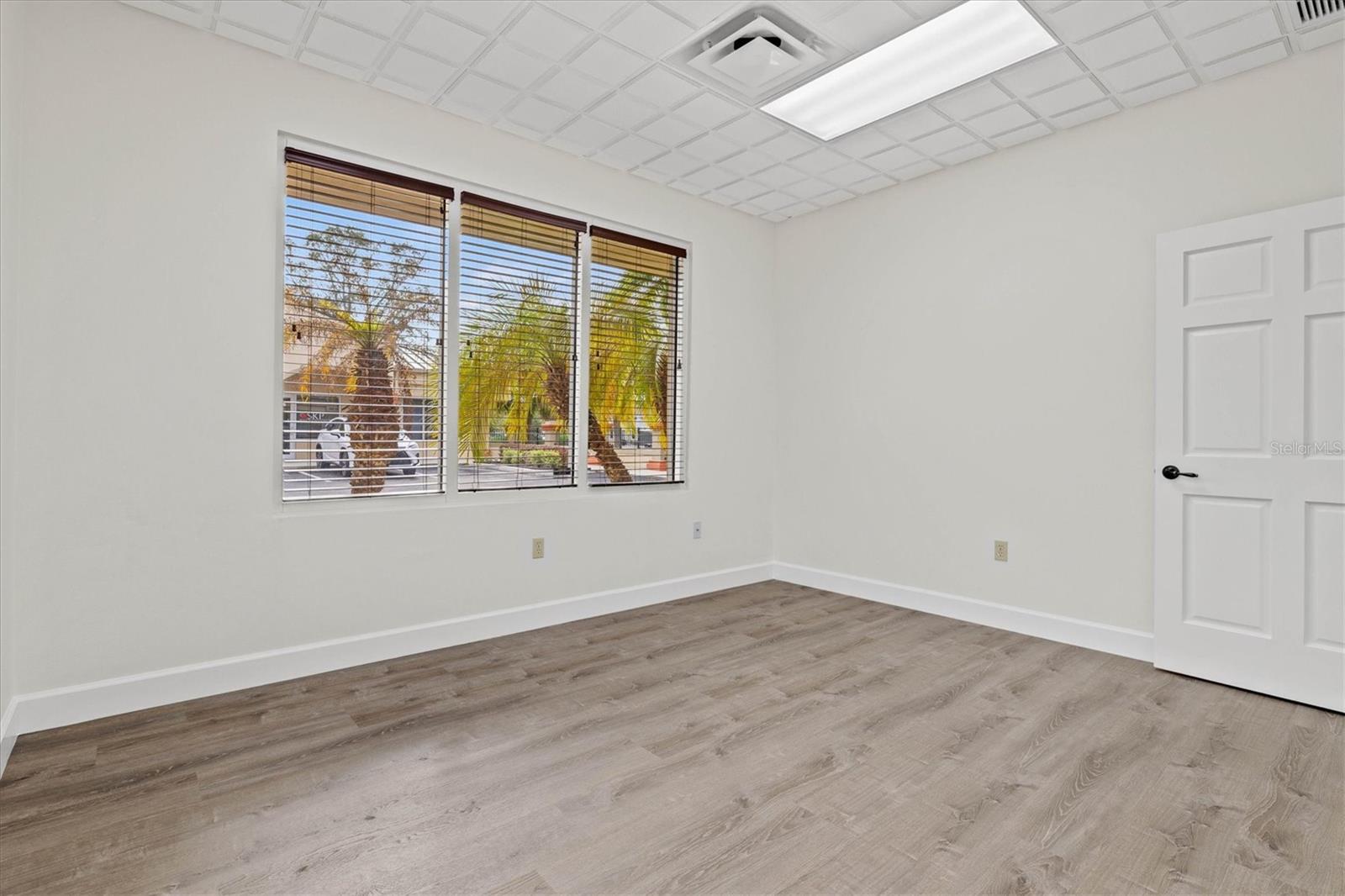 FRANKLIN FIELD BUS CENTER - Commercial Sale