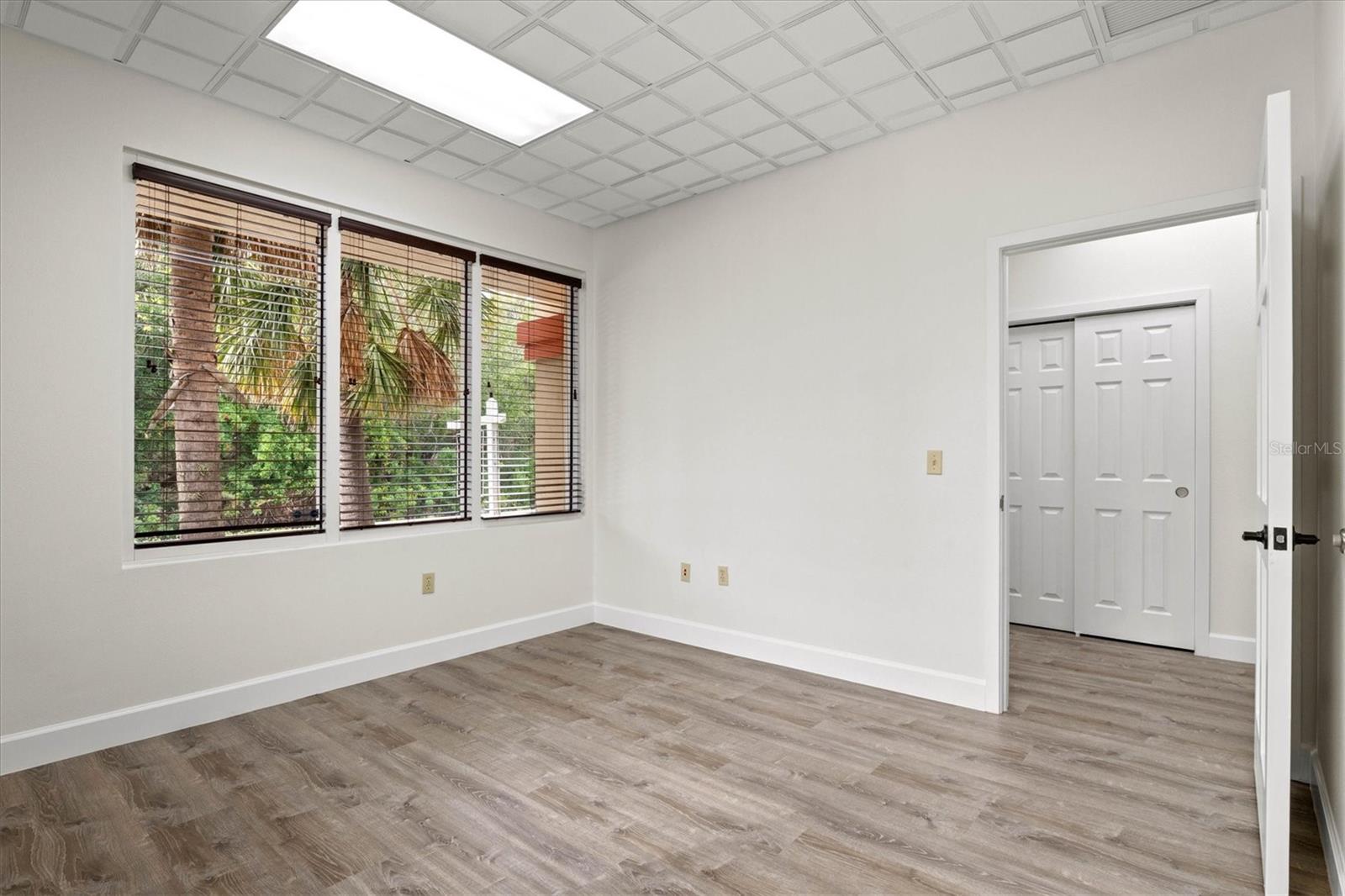 FRANKLIN FIELD BUS CENTER - Commercial Sale