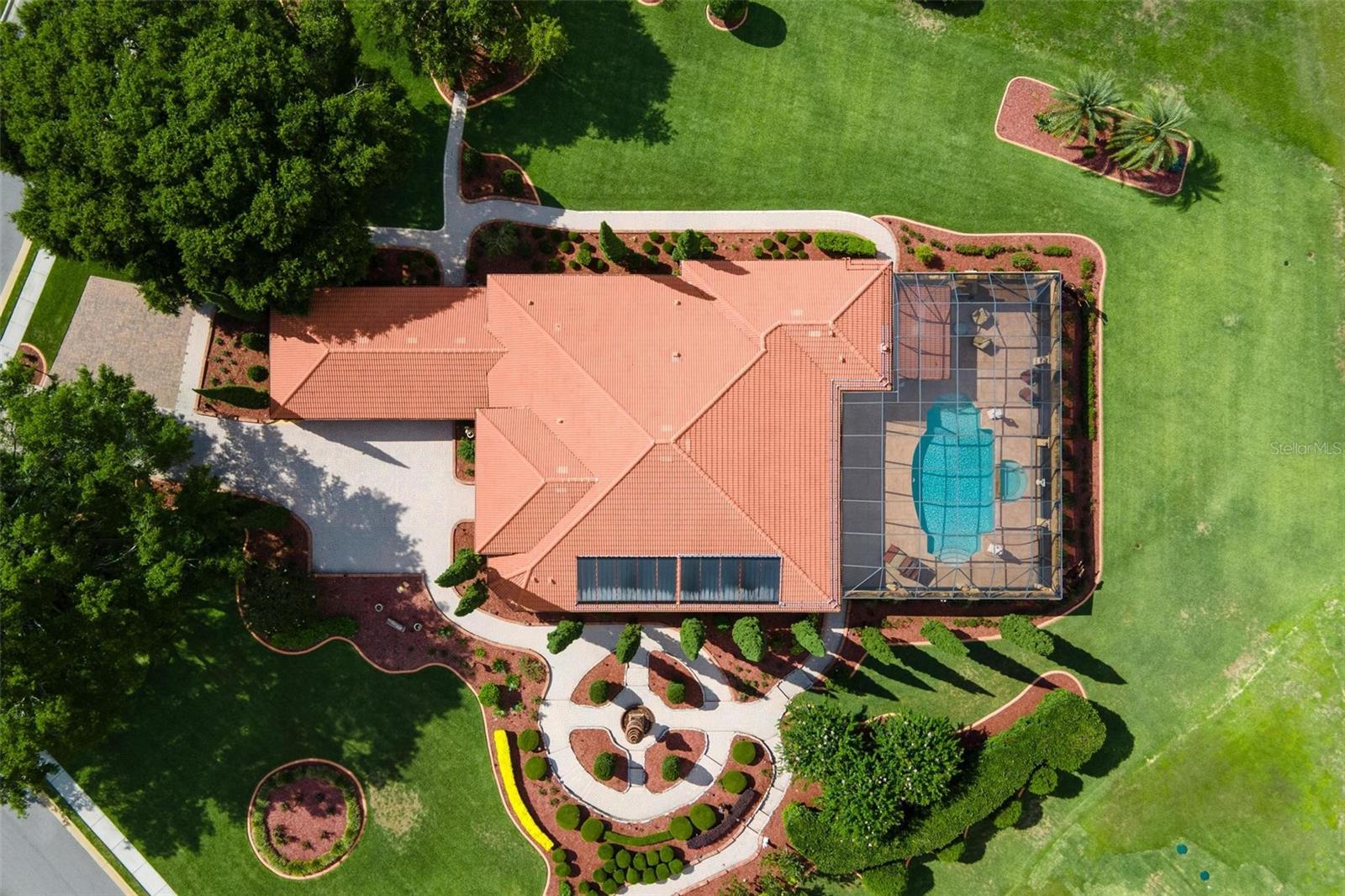 5235 GREENS DRIVE